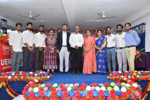 School Excellence Awards was given away to the Best Teachers of the schools and their Principals, by the University of Engineering & Management (UEM), JAIPUR in association with Dainik Bhaskar.