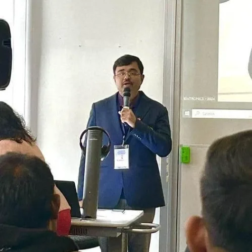 Prof. Dr. Biswajoy Chatterjee, Vice Chancellor, UEM Jaipur, addresses at the Imperial College London