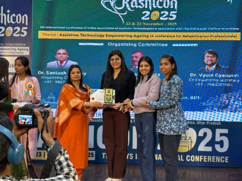 Students from the Department of Physiotherapy, University of Engineering & Management (UEM), Jaipur, have brought immense pride to the university with their exceptional achievements at KashiCon 2025, held at Banaras Hindu University (BHU).