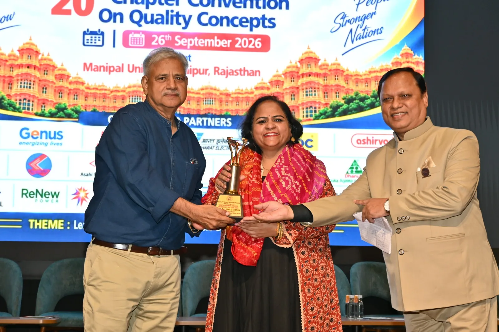 Prof. Dr. Preeti Sharma receiving Best Governing Council Member Award